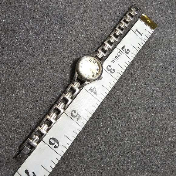 Ladies quartz fashion watch silver tone white dial working with new battery show - Picture 9 of 9